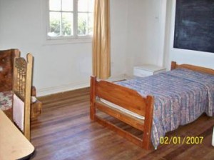 sebastian ja&ntilde;a  Anuncios gratis en Valpara&iacute;so |   se arrienda  pieza   AMOBLADA  CON CABLE , pieza en casona   calle san juan de dios  65.000    iluminada  