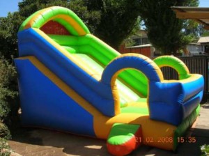 AUKANTUN (JUEGO ENTRETENIDO) Anuncios gratis en Vi&ntilde;a del Mar |  ARRIENDO HERMOSO JUEGO INFLABLE TIPO TOBOGAN (6x4x4mt.)  , PARA NI&Ntilde;OS ENTRE 4 Y 12 A&Ntilde;OS, IDEAL PARA CUMPLEA&Ntilde;OS, COLEGIOS, EVENTOS ETC.