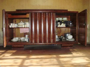 Mauricio Pinto M. Anuncios gratis en San Miguel |  Bendo buffet y banqueta de muebles Traigu&eacute;n, 3 puertas y un caj&oacute;n, Alto:96 cm. Ancho:1,82 mt. Fondo:61 cm. 