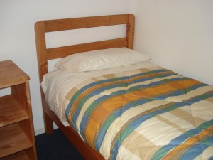 Viviana Margarita Anuncios gratis en Concepci&oacute;n |  Vendo marquesa CAMA no USADA de 1 plaza. , Cama de madera de 1 plaza no usada