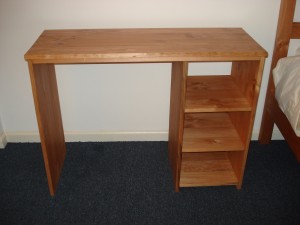 Viviana margarita Anuncios gratis en Concepci&oacute;n |  Escritorios de madera no usados y sillas negras con ruedas, Vendo escritorios de madera y sillas negras con ruedas