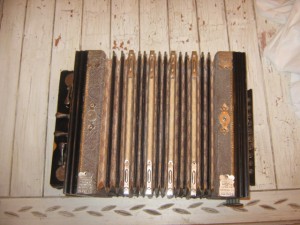 ACORDEON ZENIT Anuncios gratis en Puerto Varas |  VENDO ACORDEON ZENIT ALEMAN, LO VENDO POR NECESIDAD URGENTE