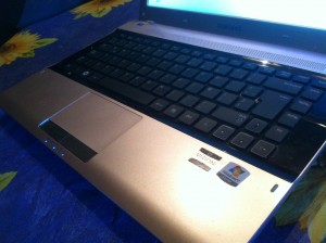 john Anuncios gratis en Curacav&iacute; |  notebook samsung rv415 excelente estado, 2.0 giga ram, 447 gb disco duro, procesador HDgrafic 1,65 ghz,