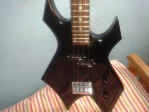 daniel Anuncios gratis en Valpara&iacute;so |  bajo bc rich, modelo warlock