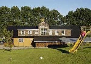 Katharina Wilder Anuncios gratis en Puerto Varas |  Arriendo Local comercial entrada norte de Puerto Varas, Ex hotel amueblado con terreno de 5000m2