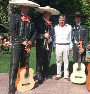 javier infante Anuncios gratis en Maip&uacute; |  Mariachis en chile junto al charro infante, Un regalo inolvidable