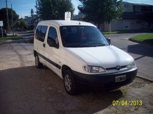 solange Anuncios gratis en Conchal&iacute; |  Vendo peugeot partner a&ntilde;o 2001 blanco en perfecto estado., Peugeot partner para desarme no transferible