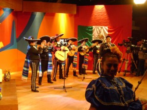 johnny luis Anuncios gratis en La Granja |  Sorprende con mariachis dia del amor charros, Servicios de serenatas show en vivo sal y tequila