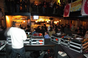 Iluminacion Laser Anuncios gratis en Santiago |  Dj Movil, Dj, Amplificacion, Iluminacion para eventos, Dj para fiestas a domicilio luces sonido