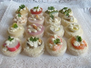 FINA COCTELERIA Anuncios gratis en Santiago |  Pastelitos de coctel canapes  y m&aacute;s para su celebraci&oacute;n en  finacocteler&iacute;a, Matrimonios fiestas celebraciones canapes minipizzas minichurrascos 